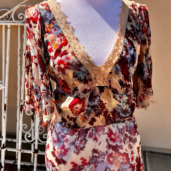 JOIE Floral Sheer Silk Blouse Low V Crochet Neck & Back Flowing Split Sleeves! 4 - Picture 5 of 14